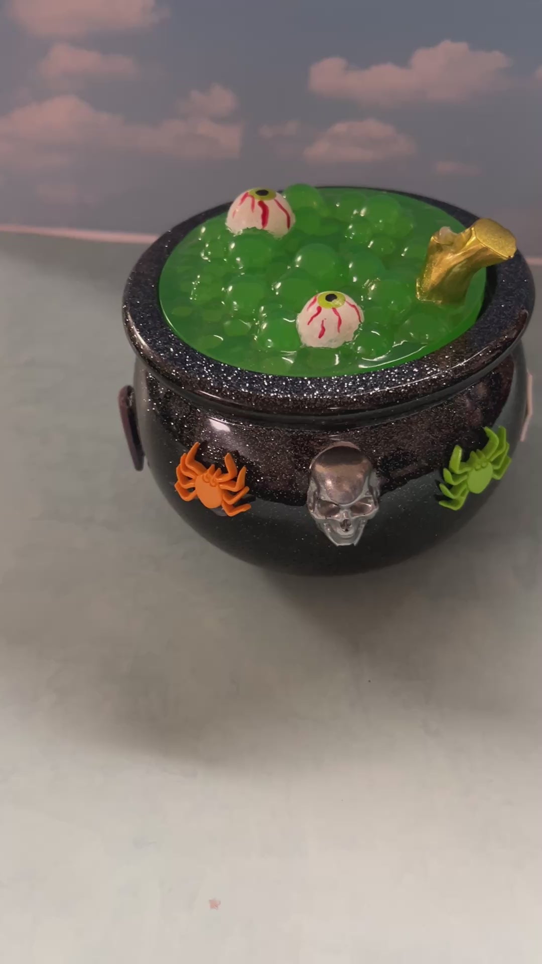 Cauldron jar